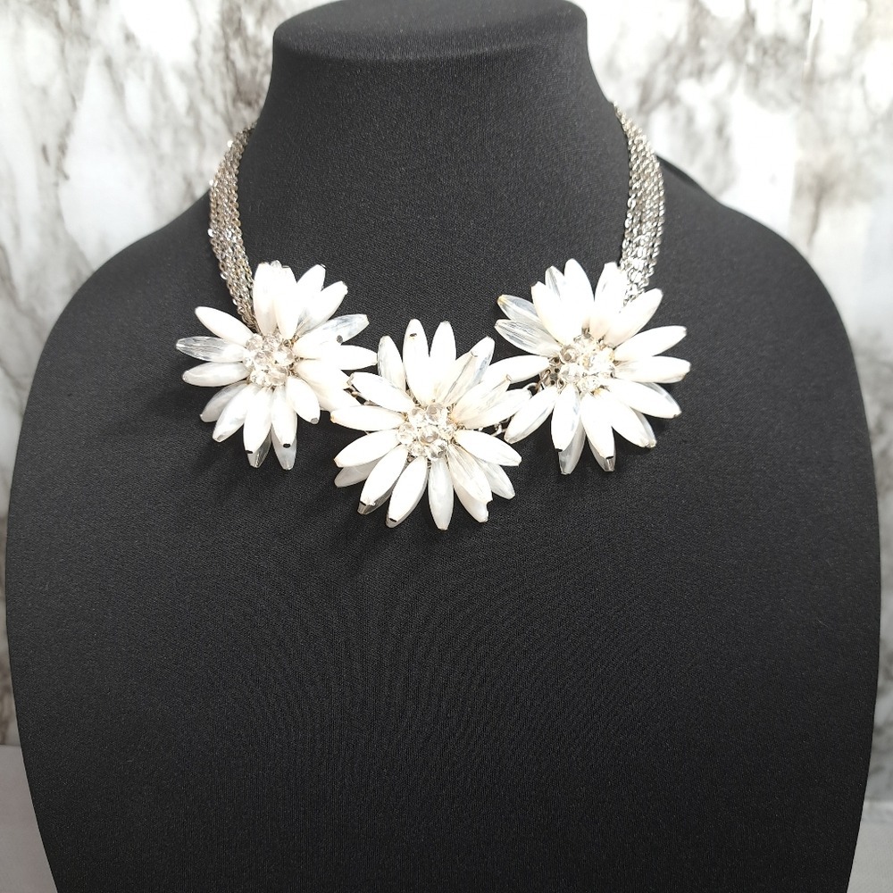 Vintage Women's Choker Necklace Silver Tone Daisy Flower Designs Size 8 Inches
